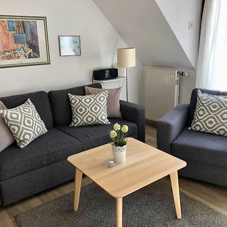 Ferienwohnung-nils-holgerson-mit-balkon-zwischen-strand-wald-wiese-im-suedosten-der-insel-ruegen * Gustow (Vorpommern-Rugen)