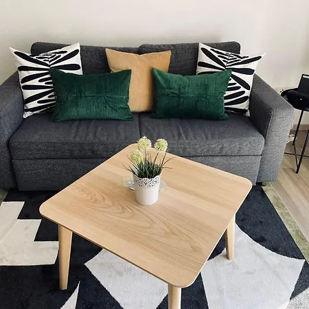 Ferienwohnung-nils-holgerson-mit-balkon-zwischen-strand-wald-wiese-im-suedosten-der-insel-ruegen *