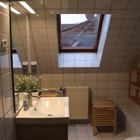 Apartment Ferienwohnung-nils-holgerson-mit-balkon-zwischen-strand-wald-wiese-im-suedosten-der-insel-ruegen *
