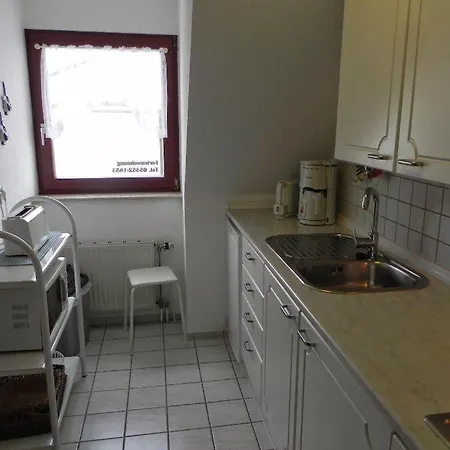 Apartment Ferienwohnung-nils-holgerson-mit-balkon-zwischen-strand-wald-wiese-im-suedosten-der-insel-ruegen *