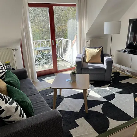 Ferienwohnung-nils-holgerson-mit-balkon-zwischen-strand-wald-wiese-im-suedosten-der-insel-ruegen