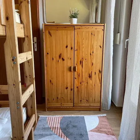 Ferienwohnung-nils-holgerson-mit-balkon-zwischen-strand-wald-wiese-im-suedosten-der-insel-ruegen Lejlighed