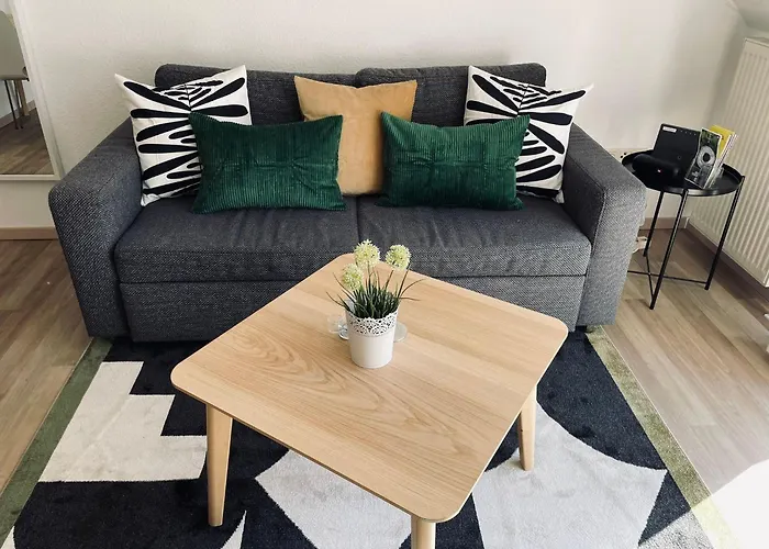 Ferienwohnung-nils-holgerson-mit-balkon-zwischen-strand-wald-wiese-im-suedosten-der-insel-ruegen *