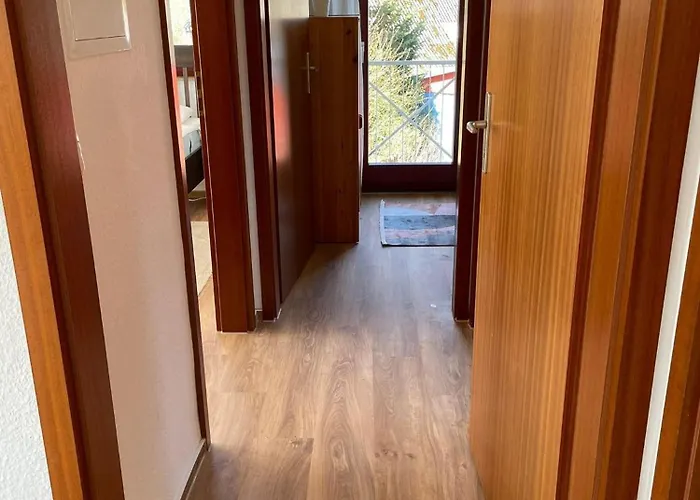 Ferienwohnung-nils-holgerson-mit-balkon-zwischen-strand-wald-wiese-im-suedosten-der-insel-ruegen